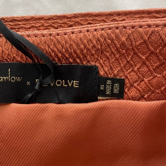 x REVOLVE Tori Skirt in Bronze
House of Harlow 1960 - Picture 9 of 12